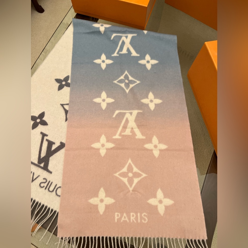 NIB M70868 Louis Vuitton Reyjavik Gradient Scarf Cashmere 100% Authentic - Picture 8 of 12